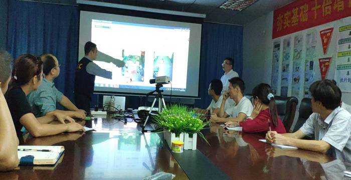 研發(fā)討論會議進(jìn)行中