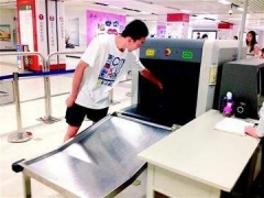 失而復(fù)得，錢包居然是掉在行李安檢機(jī)里面了！